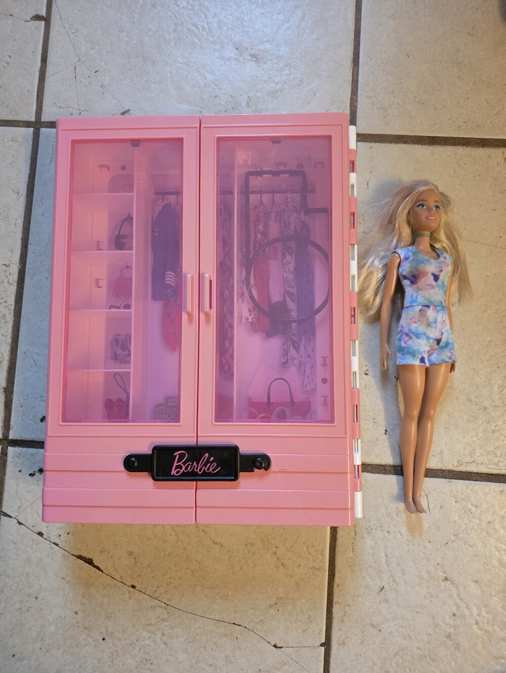 Barbie Fashionistas Ultimate Closet Pink  -**no hangers** + Barbie Doll